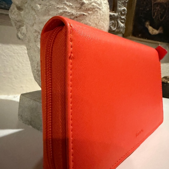 Filofax Saffiano Compact Zip Organiser - Picture 2 of 9